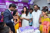 Priya Sree launches Naturals Salon at Mehdipatnam
